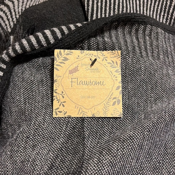 Flawsome draped vest poncho with fringe - Picture 6 of 6